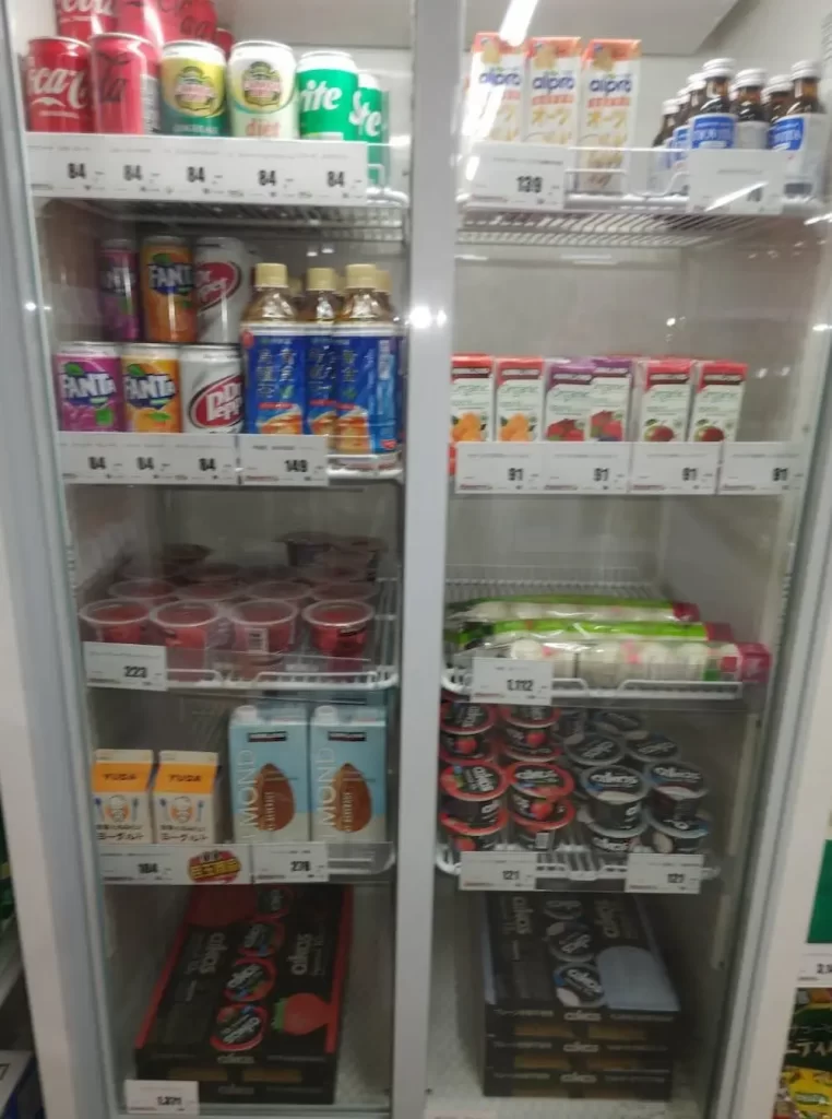 埼玉県桶川市のコストコ再販店mametcoの食品冷蔵品の品揃えの様子