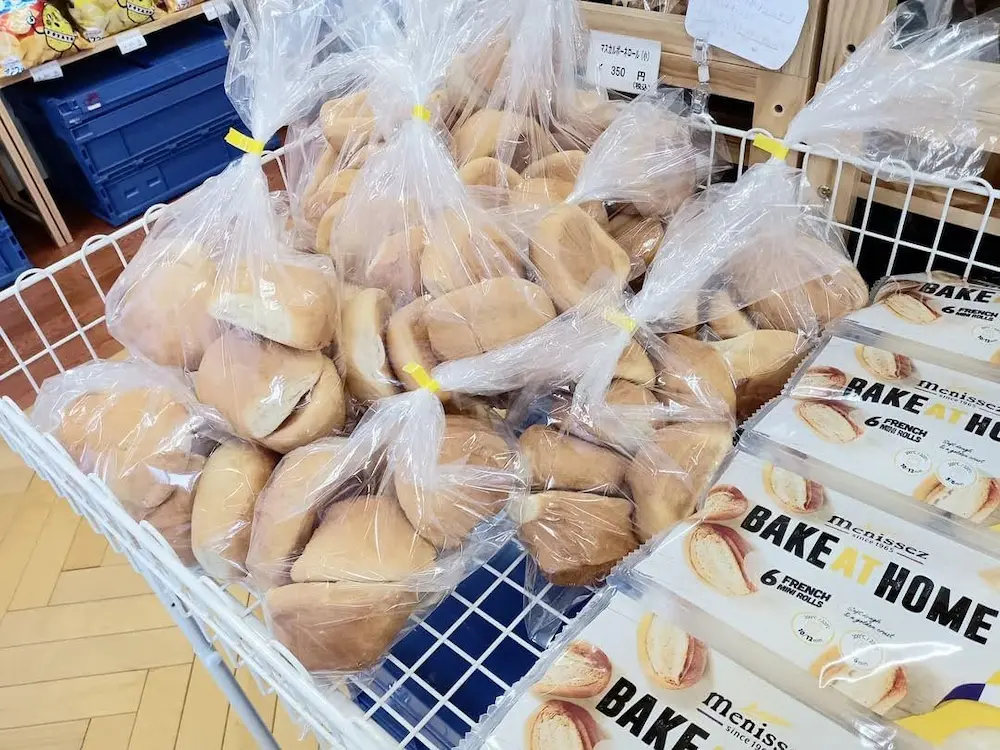 宮城県仙台市のコストコ再販店CHOCOTT富沢のパンの小分けの様子