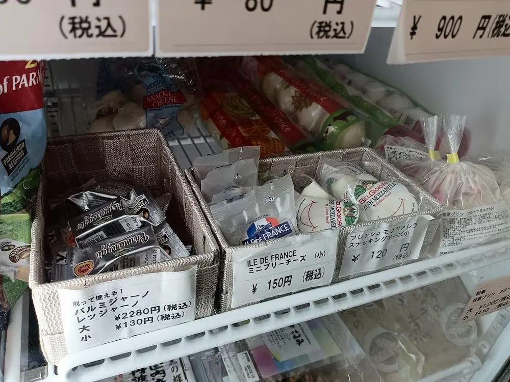 宮城県仙台市のコストコ再販店CHOCOTT富沢の冷蔵品の小分けの様子