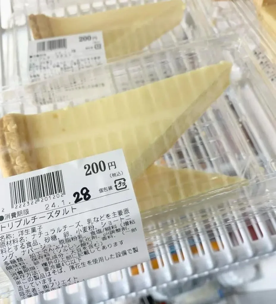 千葉茂原のコストコ再販店モバコスのチーズケーキ小分け販売の様子