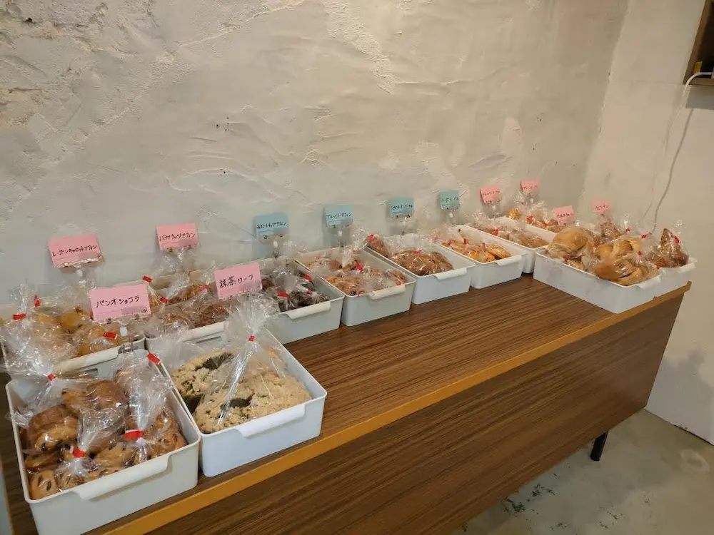 京都府福知山市のコストコ再販店coscokingのパンの品揃えの様子