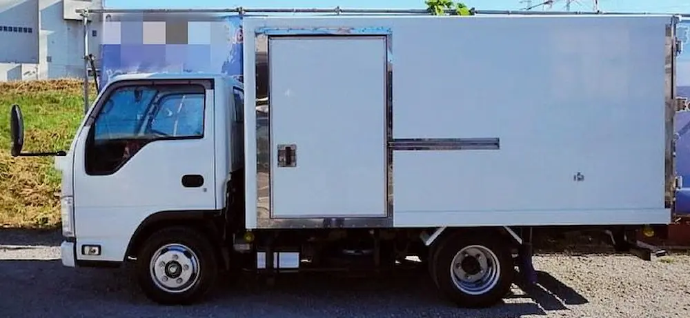 埼玉県川口市のコストコ再販店RETAIL LIFEの冷蔵冷凍車