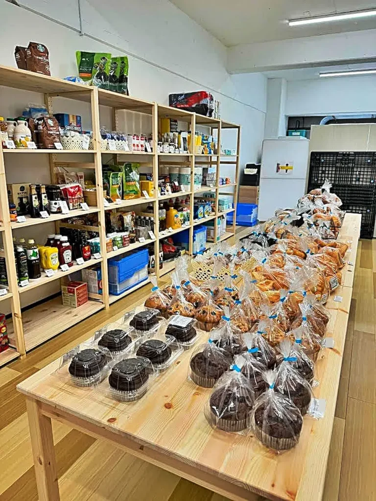 大阪府大阪市港区のコストコ再販店RECOSのパンの品揃えの雰囲気