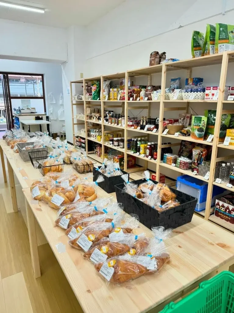 大阪府大阪市港区のコストコ再販店RECOSのパンの品揃えの雰囲気