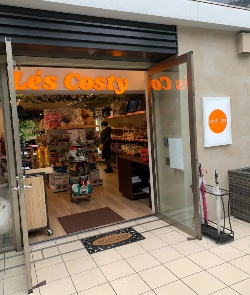 東京都世田谷のコストコ再販店Les Costyの店舗外観