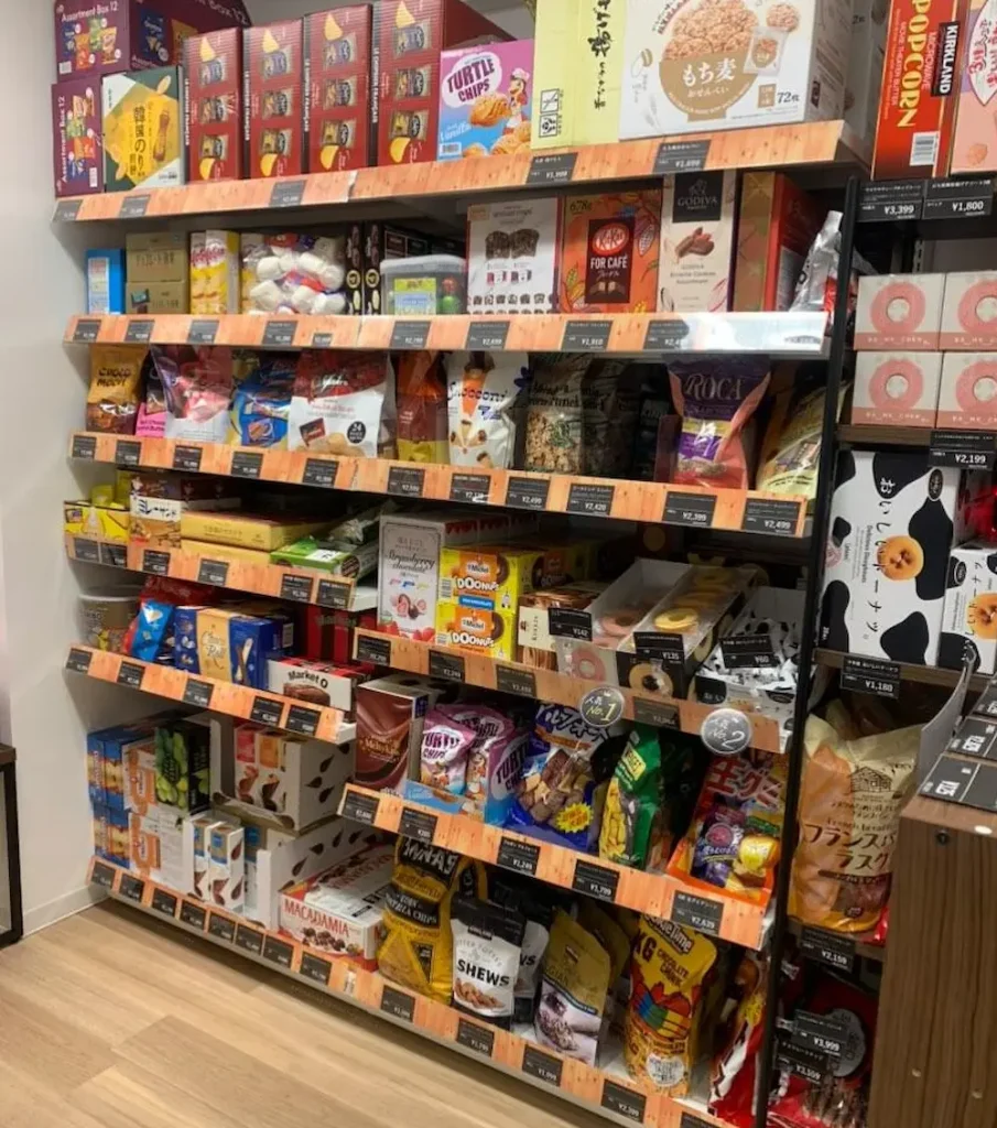東京都世田谷のコストコ再販店Les Costyのお菓子の品揃え