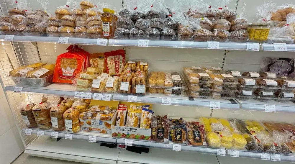 埼玉県川口市宮町のコストコ再販店RETAIL LIFEのパンの品揃え