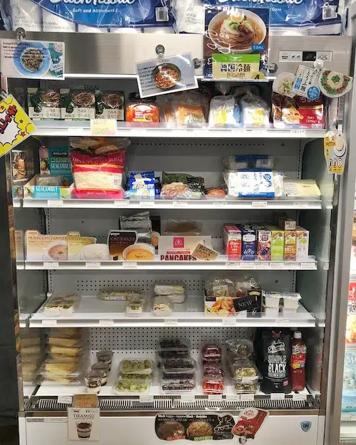 大阪のコストコ再販店cossuimartの冷蔵品の品揃えの様子