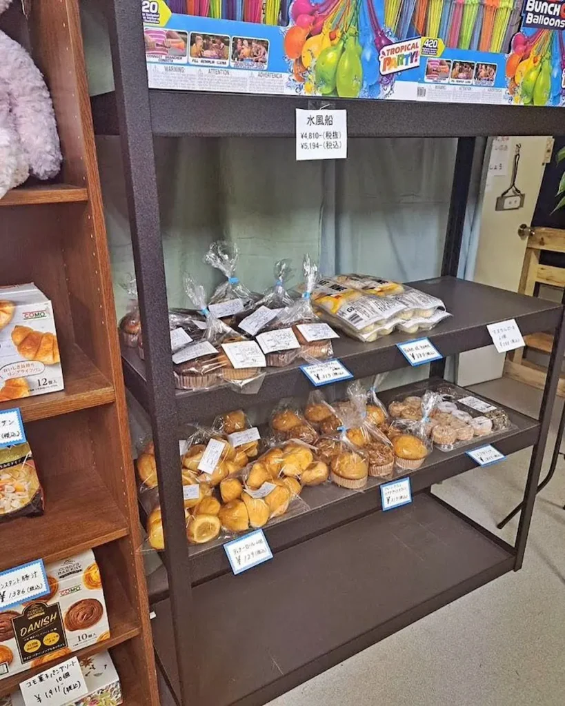 山口県長門市のコストコ再販店Hekitcoのパンの品揃えの様子