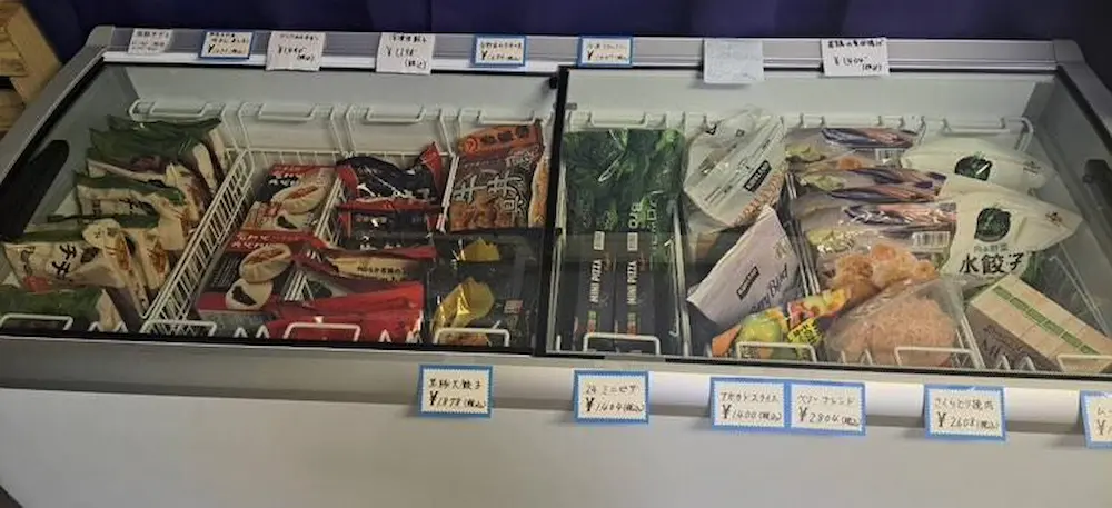 山口県長門市のコストコ再販店Hekitcoの冷凍品の品揃えの様子