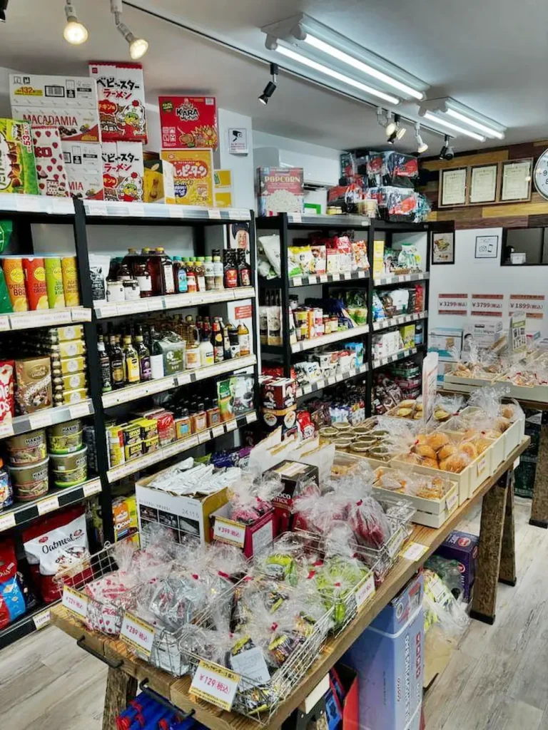 兵庫県尼崎市立花町のコストコ再販店MY COS（マイコス）の品揃えの様子