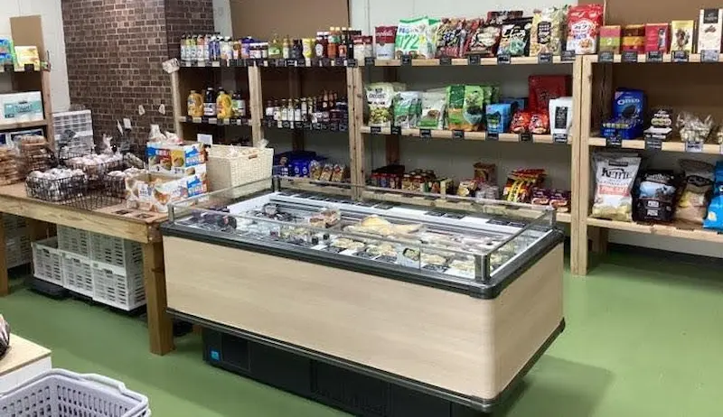 沖縄県うるま市喜屋武のコストコ再販店うるコスの品揃えの様子